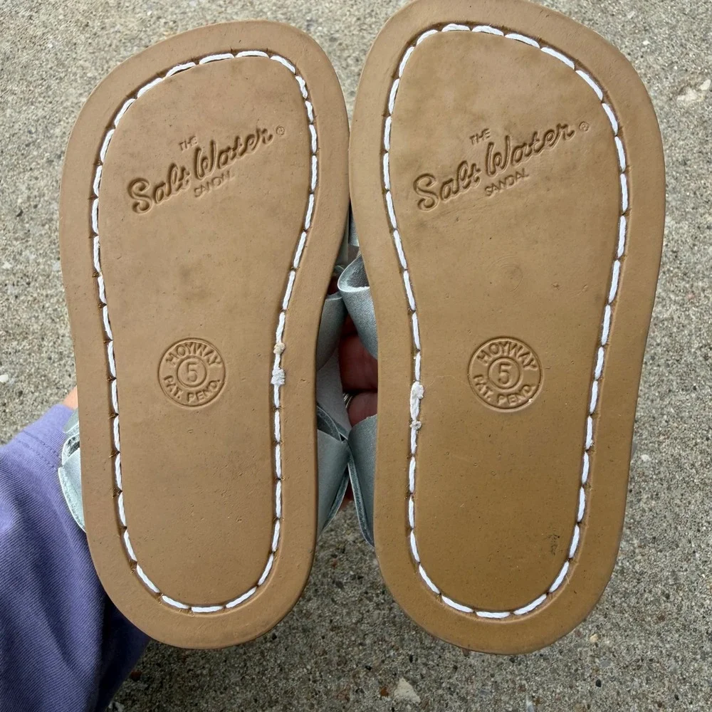 Salt Water Sandals Hoy Shoe Co Original 812 Silver Metallic Leather Kids Sz 5